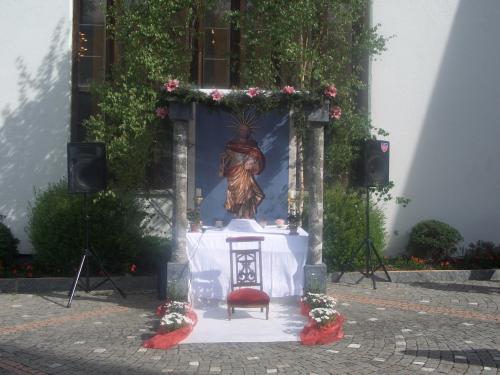 2010-altar-kirche.jpg
